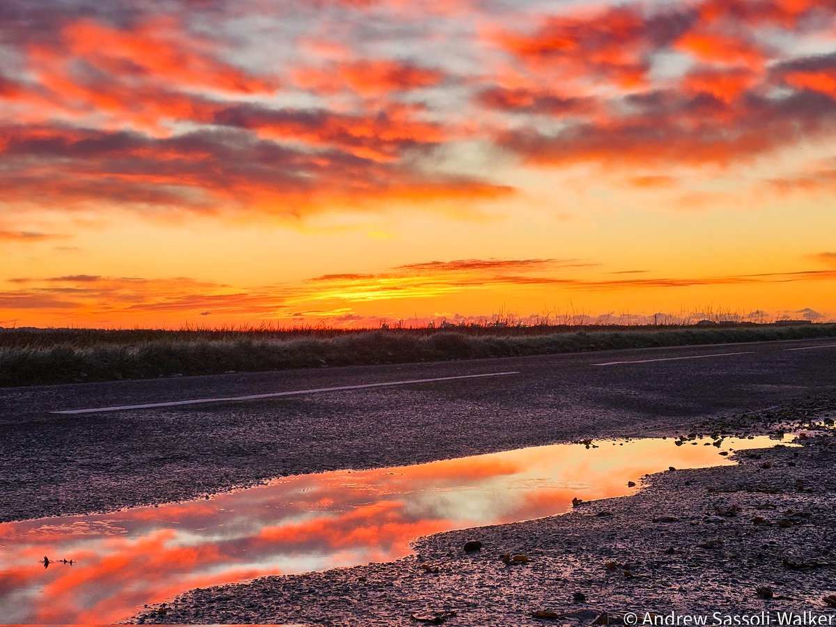 Andrew_SW's tweet photo. Glorious #sunrise over the #hythe. #spartinamarshes overlooking #southamptonwater & #thesolent
Might be cold out there but views like this certainly lying make up for it! https://t.co/67RmGTVmvE