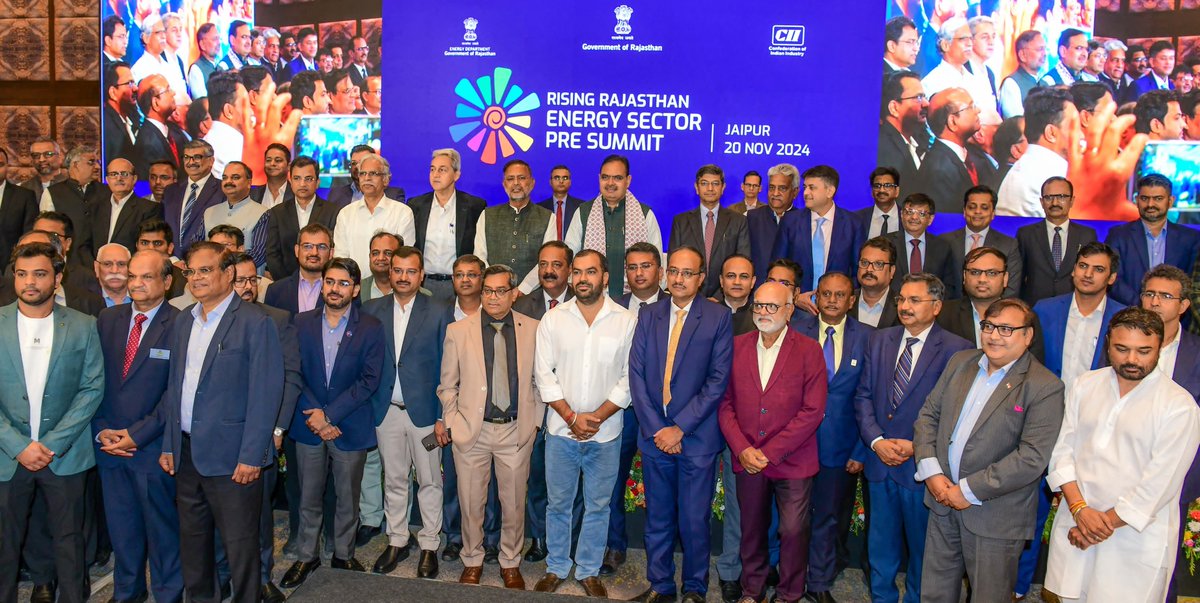 BhajanlalBjp's tweet image. आगामी &apos;Rising Rajasthan&apos; ग्लोबल इंवेस्टमेंट समिट 2024 के संदर्भ में आज ऊर्जा विभाग द्वारा आयोजित राइजिंग राजस्थान ग्लोबल इन्वेस्टमेंट प्री समिट में सहभागिता कर उपस्थित जनों को संबोधित किया।

इस अवसर पर राज्य में नवीकरणीय ऊर्जा के क्षेत्र में निवेश की संभावनाओं, हरित ऊर्जा के…