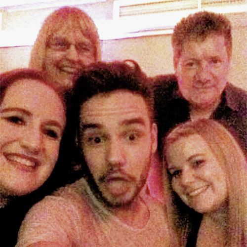 My thoughts today are with these people and Bear ofc. In few hours a mom, a dad, two sisters and a lil boy will say the final goodbye to their son, brother and dad. This day is for them only, pls respect them in any possible way💔🕊