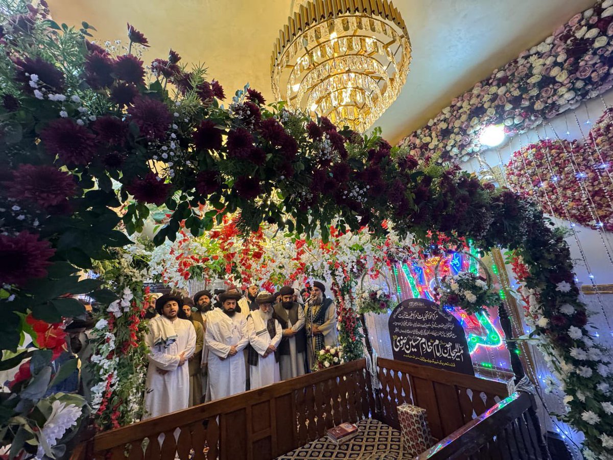 جس نے ختم نبوت پہ پہرا دیا...♥
ایسے خادم کی خدمت پہ لاکھوں سلام...🙌🏻

۱۹ نومبر عرسِ مبارک امیر المجاہدین بابا جی👑

#Urs_e_Rizvi 
#PSTMARKAZ 
#ShadabRazaNaqshbandi