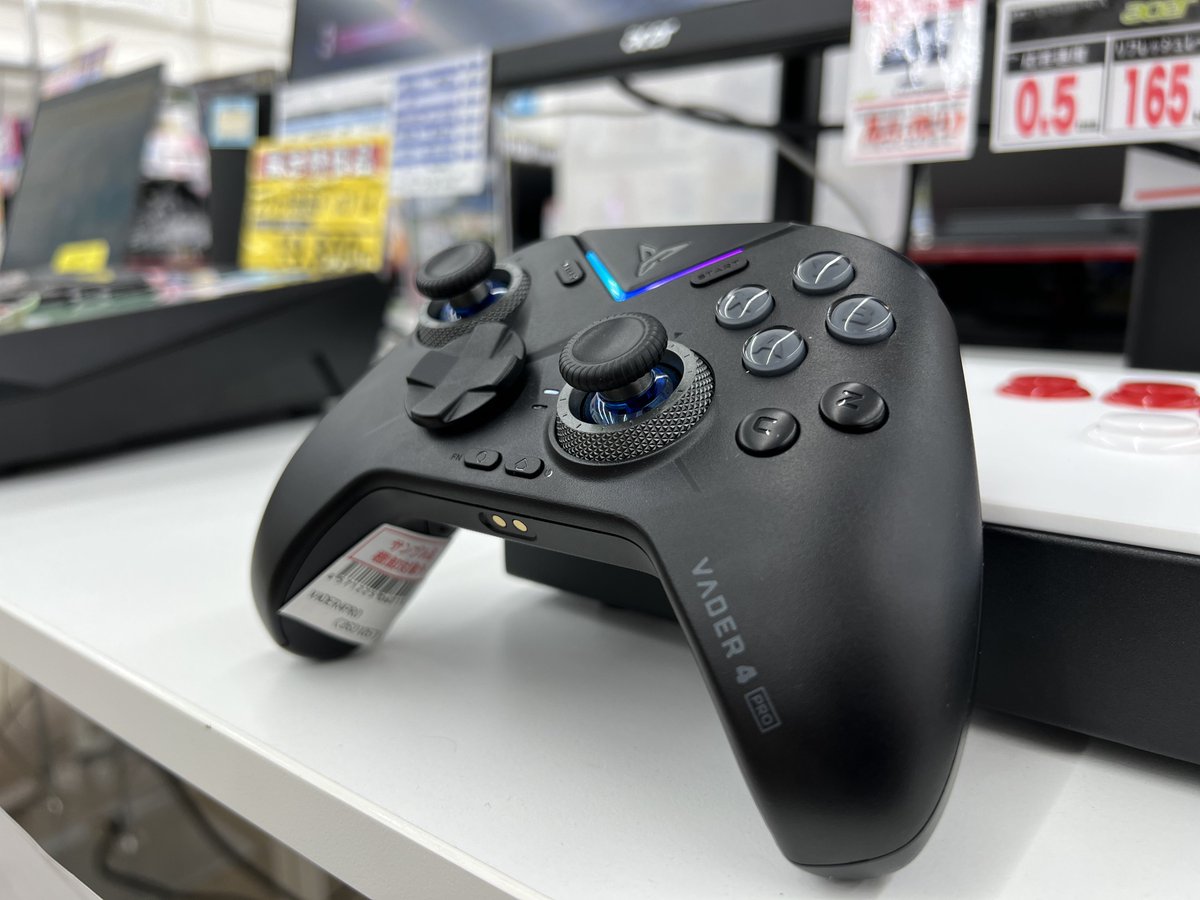 ZOA_HAMAHON's tweet photo. <展示機導入ッ!>
#VADER4PRO を皆様に体験して頂くために中の人の私物持ってきちゃいました(´>ω∂`)☆
これで #SF6 やったらマジ勝てますから...
ほんとほんと...^^
#FLYDIGI
#Scythe https://t.co/SZfNPH4nyl