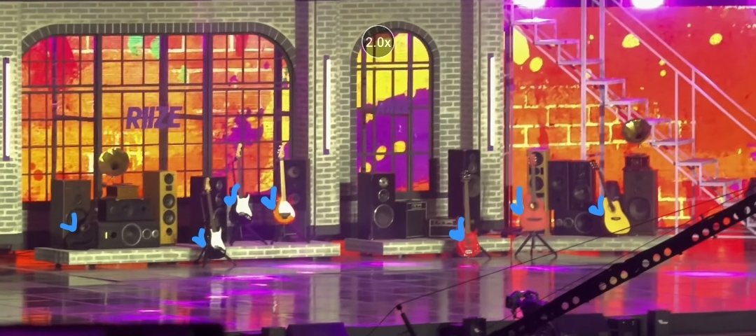 HOLDONNNN HOW MANY GUITARS!!!!????