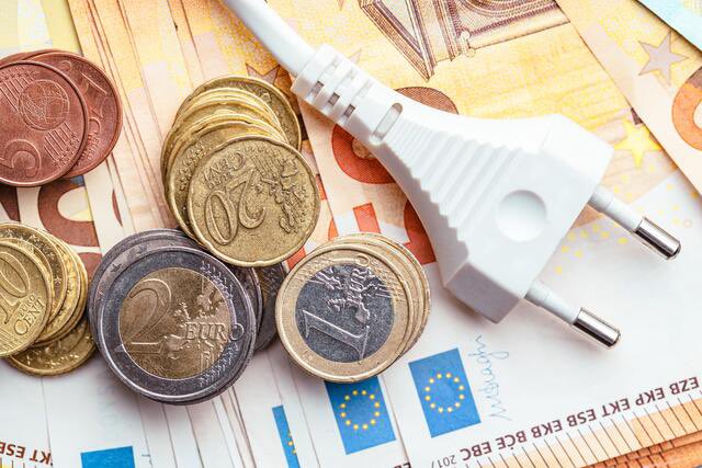 Ich hab’s befürchtet! Österreichs Privathaushalte müssen ab 2025 mit zusätzlichen finanziellen Belastungen durch höhere Netzentgelte und dem Aus für die Strompreisbremse rechnen.