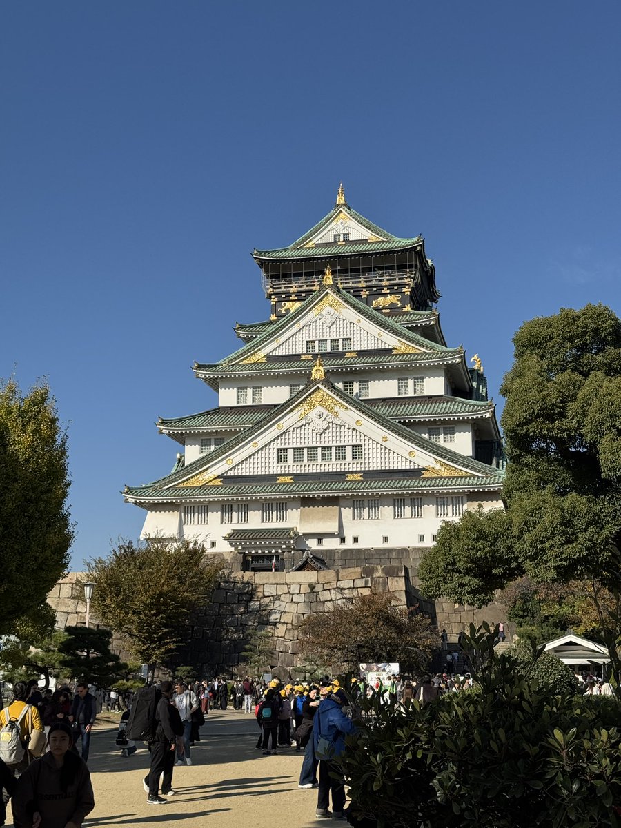 Desumond1's tweet photo. 大阪城はとても壮大で落ち着いた場所だよ。初めて日本に来るなら、ぜひおすすめ！ https://t.co/M4e1IoK07A