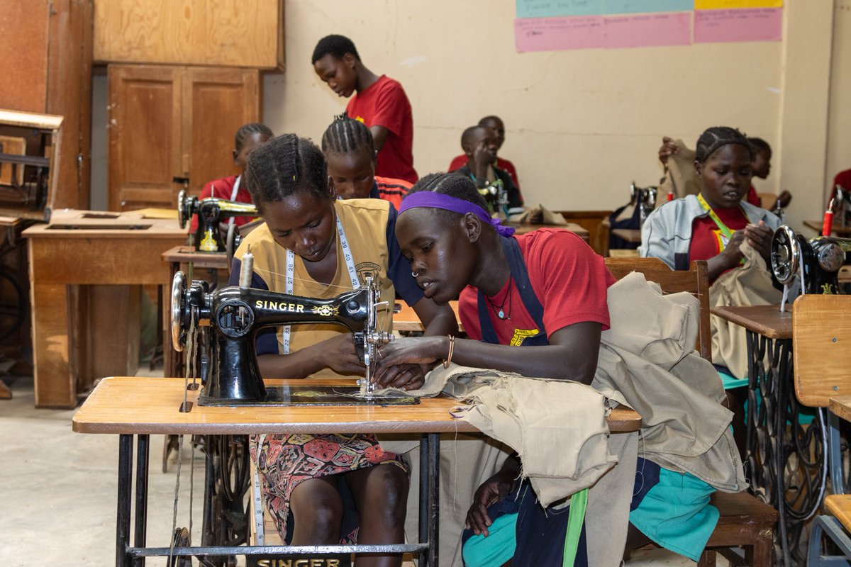 Pages 🇺🇬 tweet media