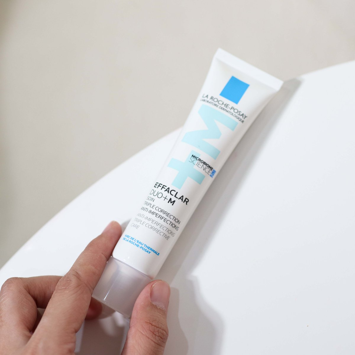 สิวไม่มีหัวกำลังอักเสบเต่งไม่ไหว ใช้ Effaclar Duo+M ของ La Roche-Posay ทากลางคืน ตอนเช้าชียุบบบบบ!! แล้วสูตรปรับใหม่เนื้อดีขึ้น สิวแห้งไวขึ้น เค้ามี Phylobioma ช่วยจัดการปัญหาสิวได้อย่างตรงจุดเลย ใครกังวลเรื่องสิวอยากให้ลองจริง  #LaRochePosayTH #Effaclar #ลาโรชโพเซย์ #เอฟฟาคลาร์ #เอฟฟาคลาร์ดูโอพลัสเอ็ม #ลดสิว #รอยสิว #EffaclarDuo #ผิวมัน