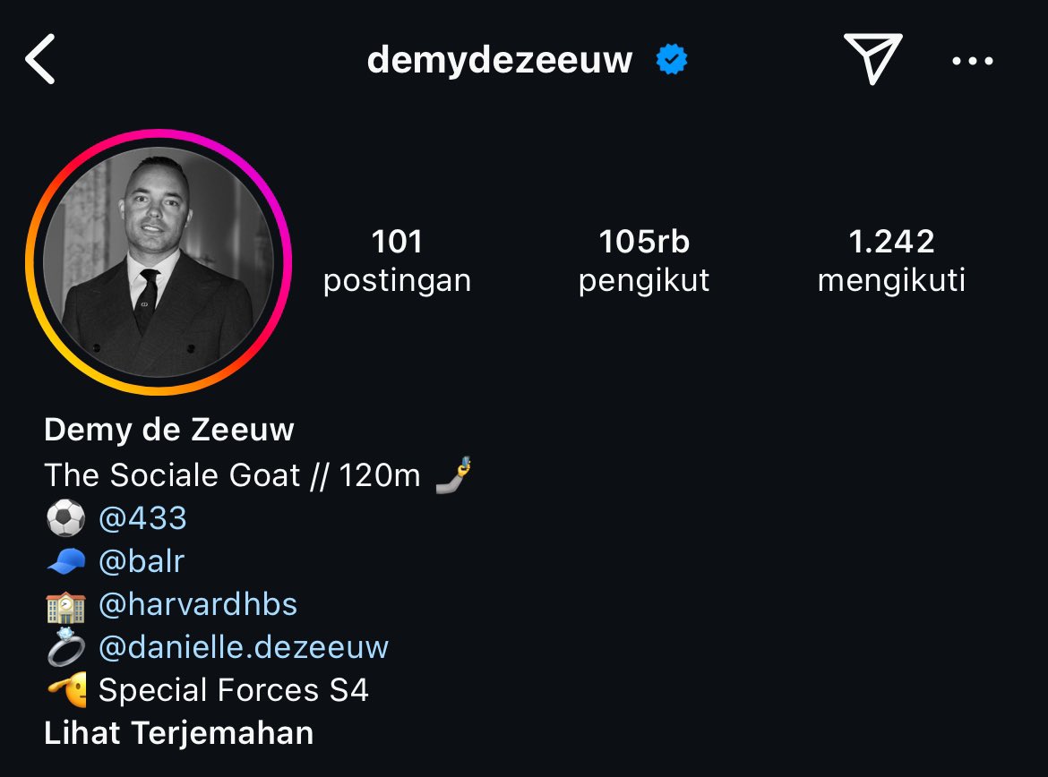 The_RedsIndo's tweet photo. Barangkali ada yang penasaran kenapa 433 kalau Timnas Indonesia menang mereka suka nyorot dan riding the wave sampai panen engagement juga?

Itu karena ownernya adalah Demy de Zeeuw, eks Ajax dan Timnas Belanda yang cukup familiar dengan sepakbola Indonesia. Makanya konten mereka ngga sekadar riding the wave tapi konteksnya masuk juga sehingga enak buat dinikmati.