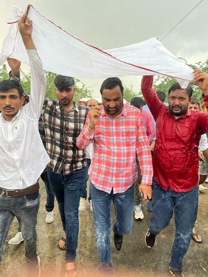 राजस्थान में न्याय के देवता, नेताजी, शेर ए राजस्थान , युवा दिलो की धड़कन, कद्दावर किसान नेता, राजस्थान की एकमात्र उम्मीद, उतरी भारत के सबसे बड़े किसान नेता के नाम से प्रसिद्द है श्री हनुमान बेनीवाल जी 
<a href="/hanumanbeniwal/">HANUMAN BENIWAL</a> ❤️🙏