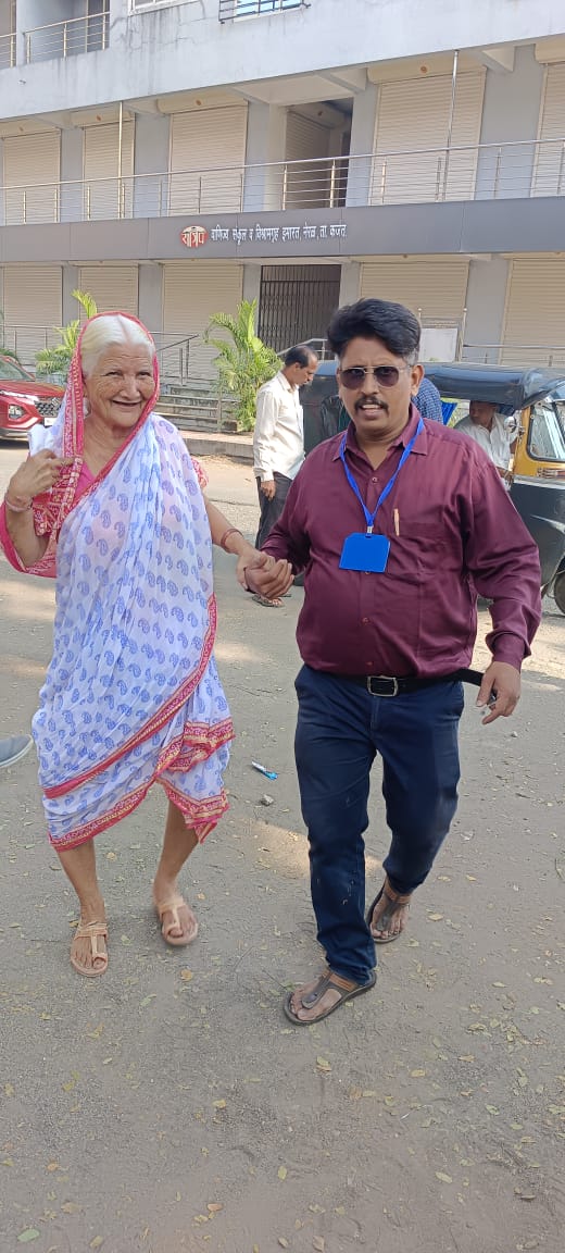 DEORaigad's tweet photo. #विधानसभानिवडणूक२०२४
#189कर्जत मतदान संघात नेरळ परिसरात मतदारांचा उत्साह
मतदान अवश्य करा!
#DoVoteMaharashtra 
#मतदानकरामहाराष्ट्र

#विधानसभानिवडणूक२०२४ #ECISVEEP #VoterAwareness #VidhanSabhaElections2024 #IVoteForSure  @ECISVEEP @InfoRaigad @CollectorRaigad @RaigadPolice https://t.co/hbbXitvVbr