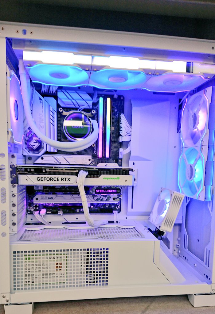 ap_kurosaki's tweet photo. 本日のテクニカルは、
高性能ワークステーション #CERVO
の、#初期設定 及び #動作チェック を行っています。

#グラフィックカード の最適化や、ファンの動作チェック等も行っていきます。

@AsrockJ 
@applied_group
#manli
#RTX4070SUPER https://t.co/3ACw7wAyEc