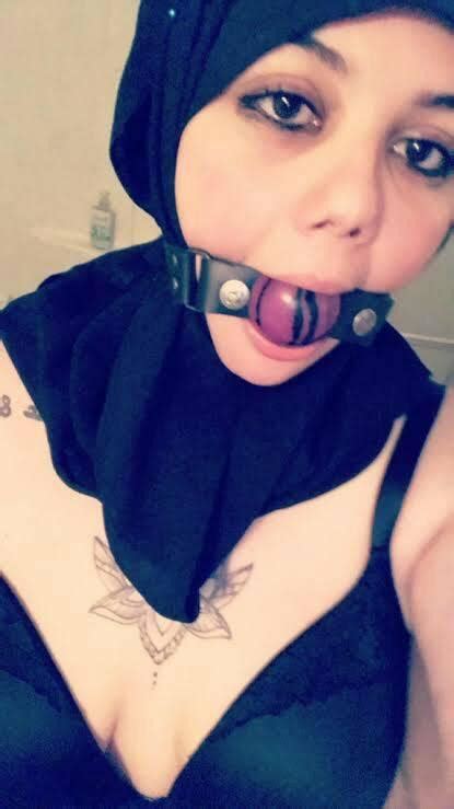 sidisimo11's tweet image. retweet if you want to be a hijabi sex slave for me .
#mnwo #sissy #abdl #soumis #soumise #niqab #submission #slave #bimbo #trans #kink #Femboy #shemale #rebeu #eurabia #morocco