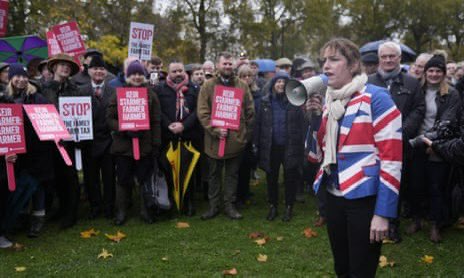 No_Moore_Robbie's tweet photo. State of that jacket. I see the Conservatives are still a pantomime party. https://t.co/wSj6DD61fz