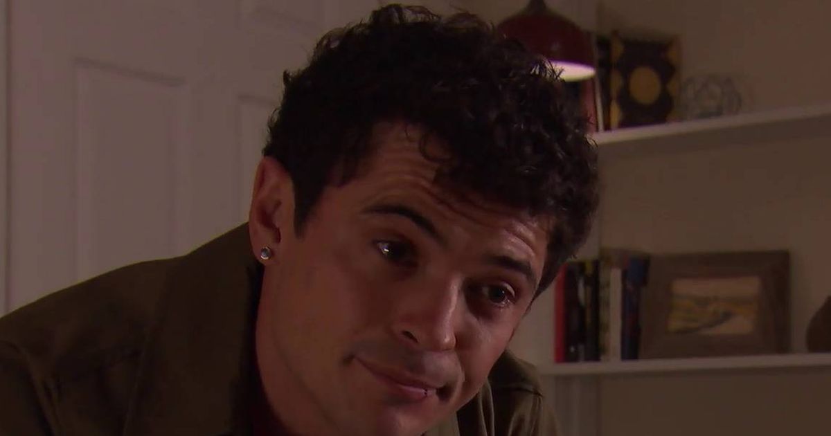 Hollyoaks finally confirm J's identity as two characters with sinister secret revealed mirror.co.uk/tv/tv-news/hol… #hollyoaks