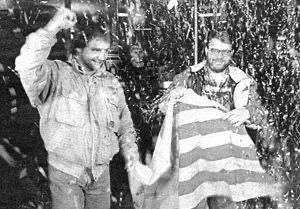 Poble_Lliure's tweet photo. Descansi en pau el company Joan Rocamora. Militant de l’MDT i de Terra Lliure. Un dels denunciants contra l'Estat espanyol per les tortures de l’Operació Garzón.

L'estel d'un esguard i
el d'una senyera,
la guerra i l'amar:
la sal de la terra.
Al llavi una flor
i l'espasa ferma. https://t.co/7EIRri1PKy