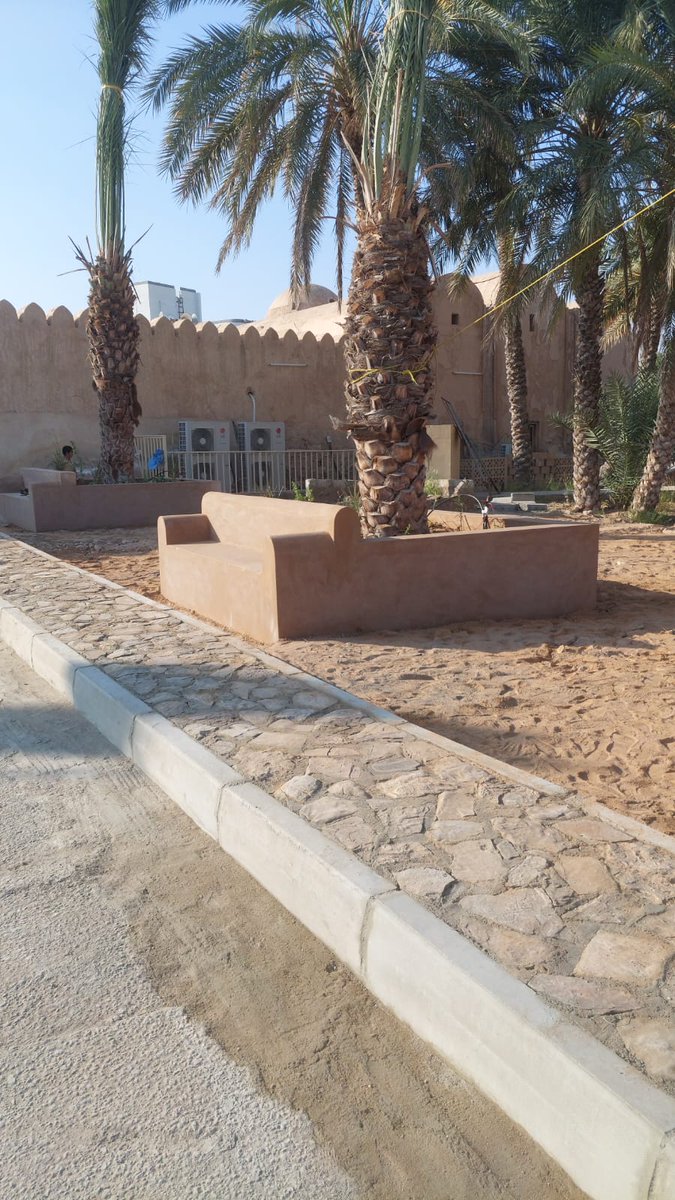 AltobiQasim's tweet photo. بداية قوية لتطوير الحيرة بولاية الكامل والوافي
الهدف من تطوير هذه المساحة تحقيق رؤية 2040م والمتمثله بإعادت إحياء التراث المرتبط بالهوية العمانيةخلق اماكن مستدامة
كل التوفيق لفريق العمل برأسة م. عمار الراسبي @AmmarRasbi
والشكر موصول ل سعادة المحافظ على دعم المشروع  @Yahya80661879 https://t.co/rXhIKVaZXx