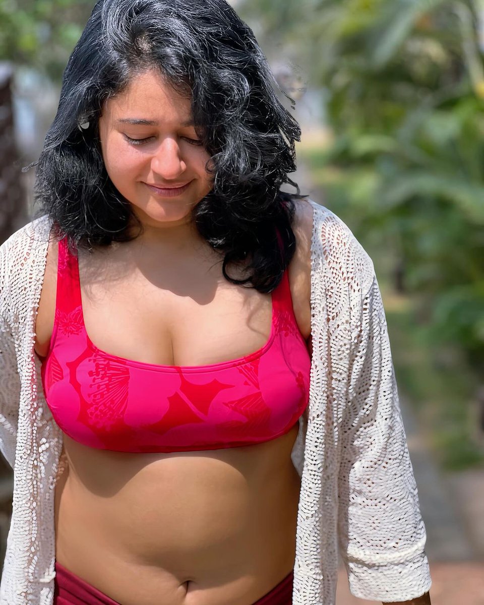 TeluguMovieMart's tweet photo. Poonam Bajwa🏀👙🔥🌋🏖️
#PoonamBajwa #PoonamBajwahot
#indianactress #Actress #Bollywood https://t.co/DVDAzVI3Zx