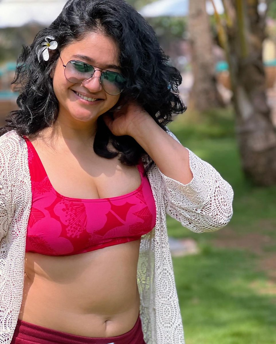 TeluguMovieMart's tweet photo. Poonam Bajwa🏀👙🔥🌋🏖️
#PoonamBajwa #PoonamBajwahot
#indianactress #Actress #Bollywood https://t.co/DVDAzVI3Zx