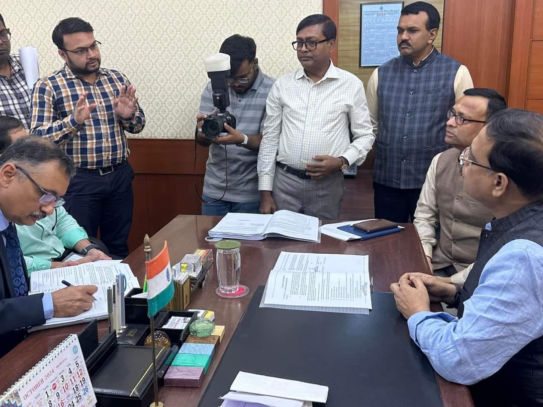 DassBabai's tweet image. Revolution in Water Transformation: GoWB special initiative: 
👉13 Modern &amp;amp; Electric Watercraft 
👉Absolutely Environmentally Friendly &amp;amp; Pollution Free 
👉Total cost ₹300Cr
👉Order Placed to Gardenrich Ship Yards 
GoWB is keen to revamp the Water Transport System
@SnehasisAITC