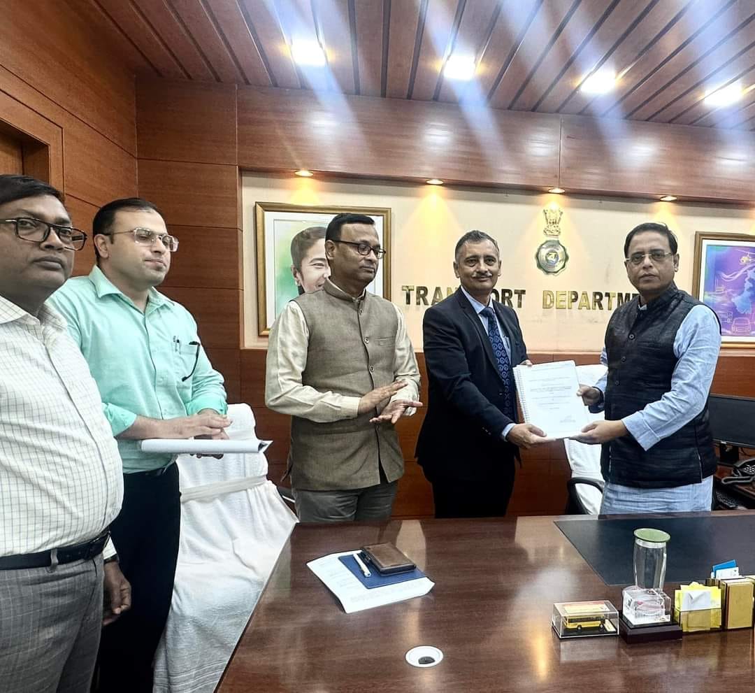 DassBabai's tweet image. Revolution in Water Transformation: GoWB special initiative: 
👉13 Modern &amp;amp; Electric Watercraft 
👉Absolutely Environmentally Friendly &amp;amp; Pollution Free 
👉Total cost ₹300Cr
👉Order Placed to Gardenrich Ship Yards 
GoWB is keen to revamp the Water Transport System
@SnehasisAITC