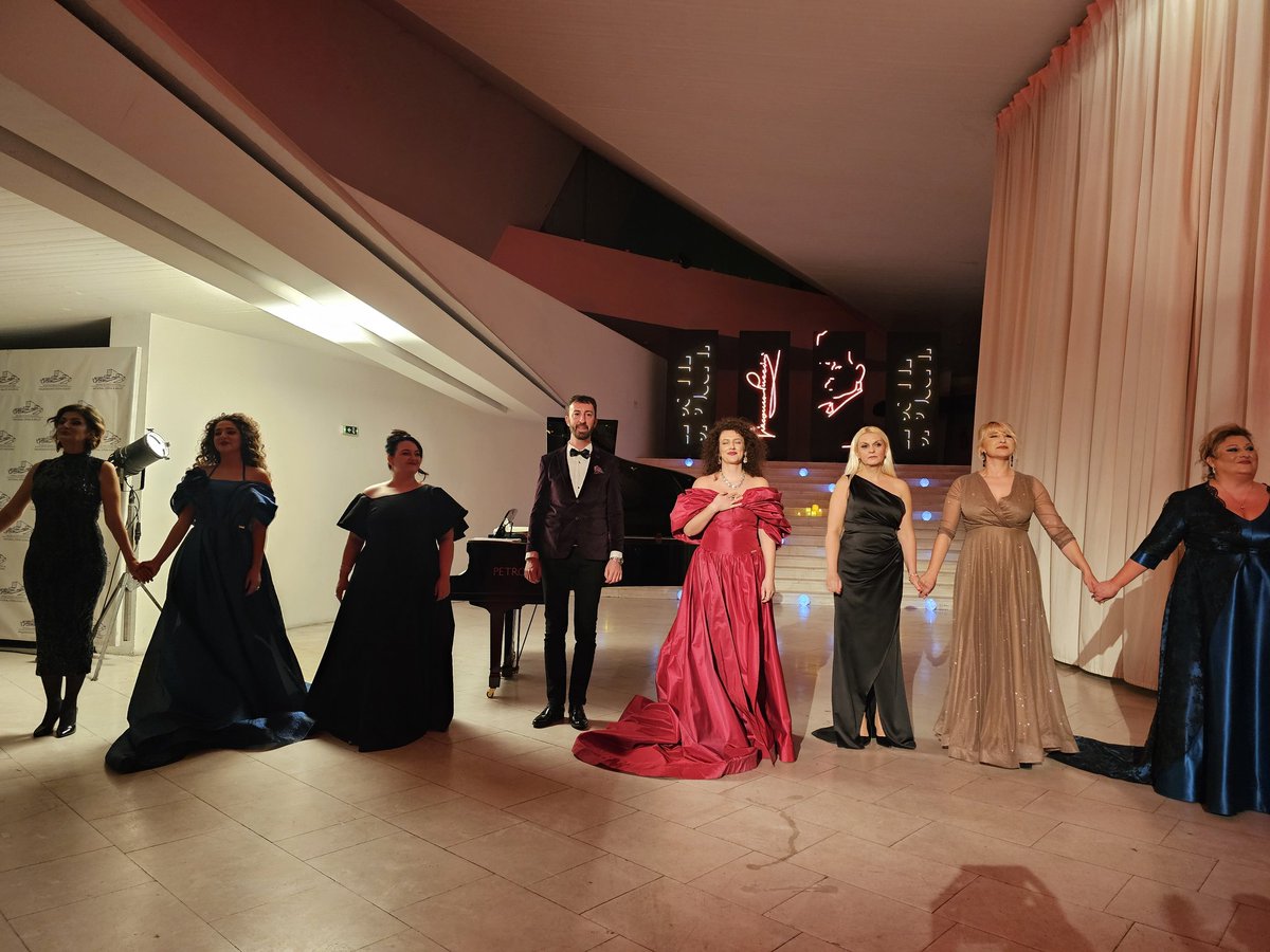Onorato di assistere al concerto Le donne di Puccini, organizzato dal Teatro Nazionale Opera e Balletto, nell'ambito del mese dedicato al grande compositore, nel centenario della sua morte