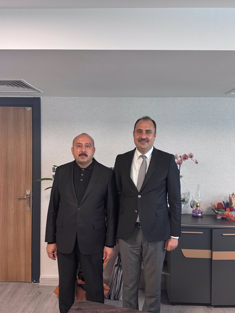 cuneytdogan46's tweet photo. Kahramanmaraş Sütçü İmam üniversitesi ; Sağlık, Kültür ve Spor Daire Başkanlığına atanan kıymetli kardeşim Halil Karaçalı’yı tebrik ediyor,  güzel hizmetler yapacağına inanıyorum. Misafirperverliği içinde ayrıca teşekkür ediyorum. https://t.co/uzQpCSktNv