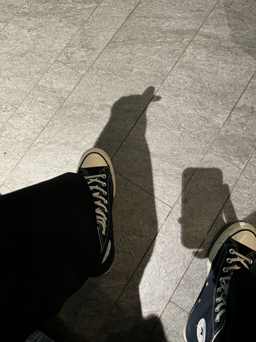 SF9esp's tweet photo. 🌰📱241117 WIB #chatprivSF9esp  
 
[💬18:59] Hoy hace exactamente 4 años de mi primera actuaciónㅎㅎ Recuerdo lo nervioso que estaba esperando entre bastidores cuando escuché las percusiones sonar y 2 minutos después la música de apertura sonó...
Es un recuerdo que nunca olvidaré!  

Gracias por darme la oportunidad de continuar creando momentos preciosos en el escenario. Continuaré haciendo estas actuaciones memorables para ustedes.  

Ahora empezaré a organizar mis cosas para partir. Nos vemos pronto en Corea! Terminen bien su domingo! 😍😍

[📸22:27]📸  
[💬22:27] Estoy por salir.  
[💬22:28] Gracias por todo el esfuerzo de esta semana.