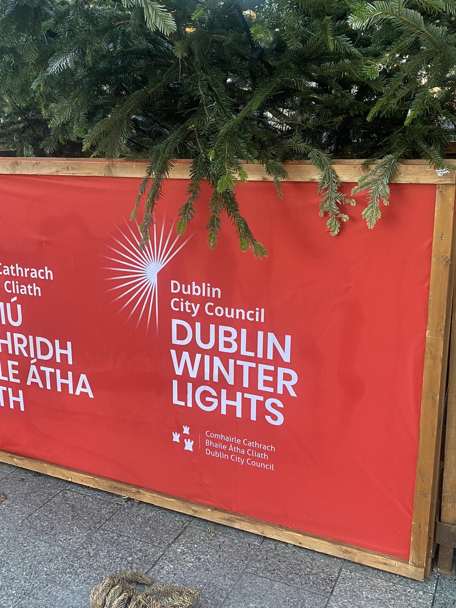 ServeOnlyGod's tweet image. Here we go again, Dublin City Council. We don't celebrate Winter here in Ireland WE celebrate CHRISTMAS. Stop trying to erase our culture and traditions as a country. 

#ChristmasLights