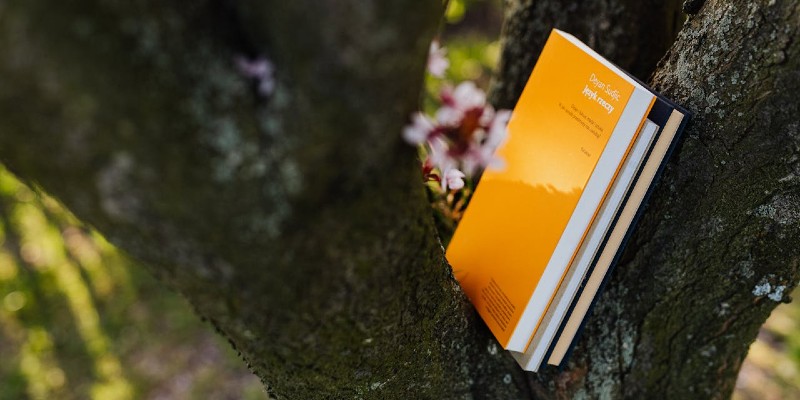 TODAY at 5pm - What happens when we translate poetry? What decisions and negotiations do we make as translators and readers? How does translation affect one’s own writing?

Kimberly Campanello: Circling translation - with Writers at York 

ow.ly/n6Bt50U4kE8