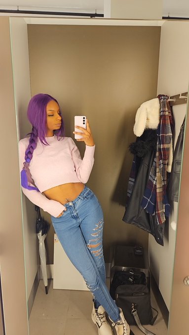 Chayenne Johnson | FINDOM’s pics and videos