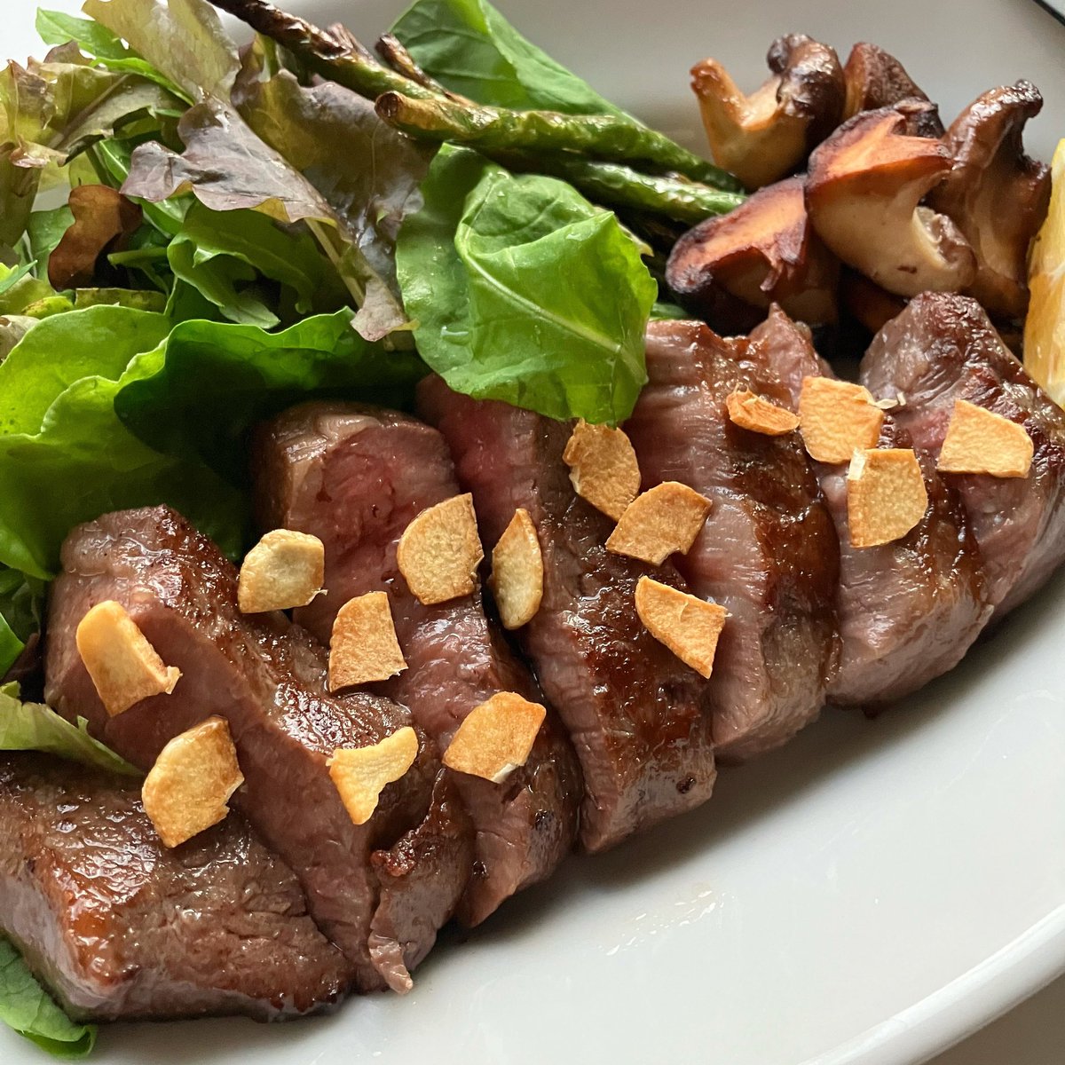 nekosyokudou's tweet photo. 疲れたときは肉を焼く。 https://t.co/Oup38y6NyG
