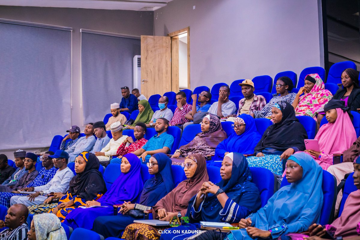 bellolfatima's tweet image. Meet my fellow fellows attentively listening to the prominent Dr Hajara Ni&apos;ima Kera educating us on how to present health to different classification of people. It was indeed an enlightening session. #ClickOnKadunaDSFP #DataScienceFellow