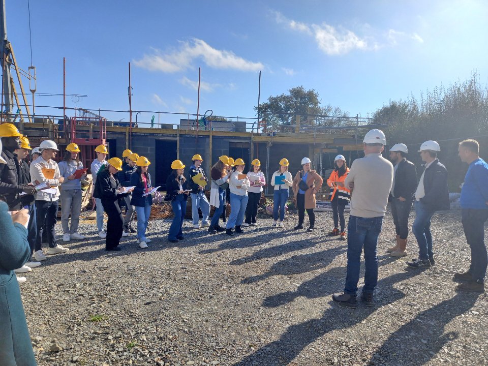 Présentation du métier de médiateur aux élèves de BTS Secteurs Sanitaire et Social d'#HauteFollis à #Laval et visite de chantier pour les élèves de BTS Professions Immobilières de l'#AFTEC.Les salariés de Méduane Habitat ont toujours plaisir à faire découvrir leurs métiers ! #Hlm