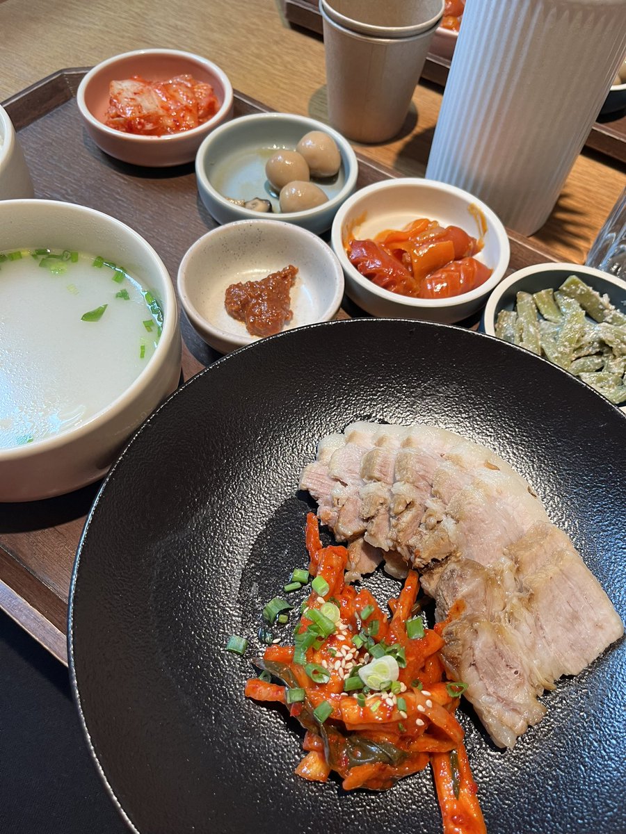 2jj26's tweet photo. 【1,500円で食べれるin狎鴎亭ロデオ】

🇰🇷ザキワ狎鴎亭本店🇰🇷
📍ソウル特別市 江南区 新沙洞 655-3

ランチメニューでポッサム定食が食べれちゃうぞ✨

肉の質良良きだしスープが優しき味で心温まった😮‍💨

しかもネイバーで予約したら、無料のアイスも付いて来てgood

#狎鴎亭ロデオ 
#韓国グルメ https://t.co/rajSeQpNpd
