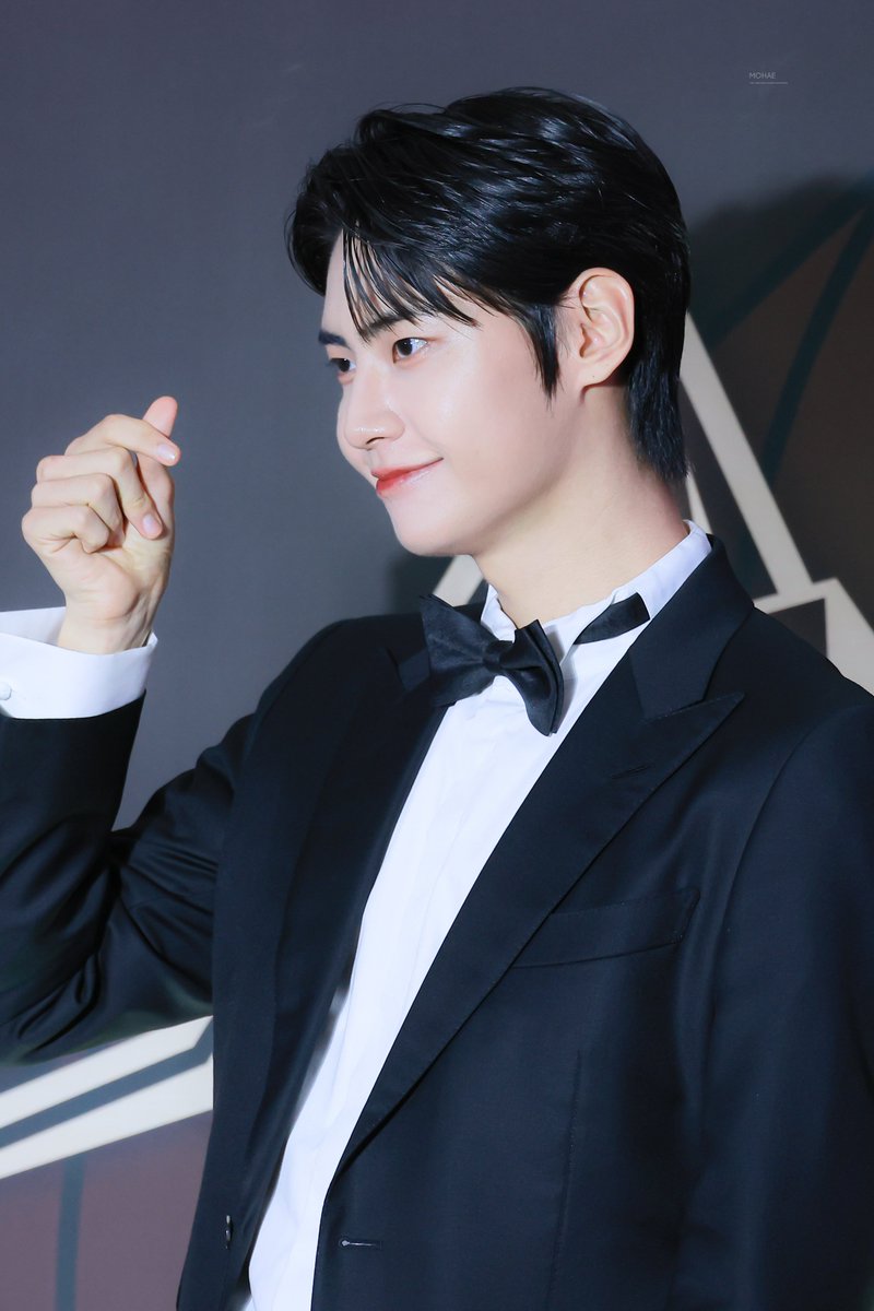 morehappinessJH's tweet photo. 241117
#이진혁 #LEEJINHYUK #브이태양 https://t.co/mTrZqYKJ7k