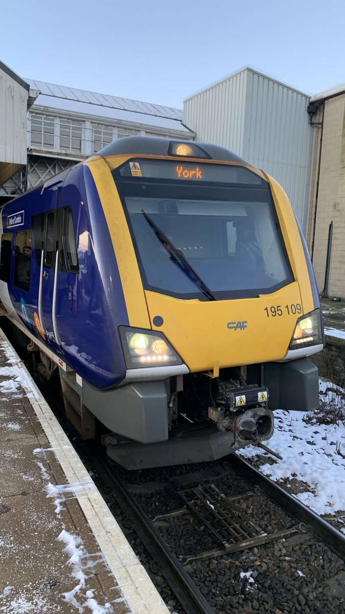 _KristianDB's tweet photo. On another cold morning,taking me to Leeds is 195109 #CalderValleyLine #HalifaxStation #dmu @northernassist 20/11/24 https://t.co/lqNfO6vBbS