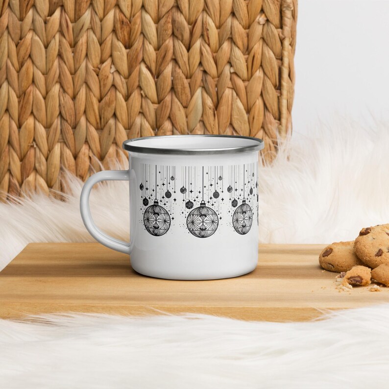 MiniCraftLab's tweet photo. Christmas Bauble Enamel Mug
https://t.co/qQls4zw5UV
#christmasmugs #Christmasbaublemugs #christmasgifts #christmasfiftideas #FestiveSeason #christmasvibes #xmas2024 #etsystore #etsyfinds https://t.co/qROR0qi3PJ