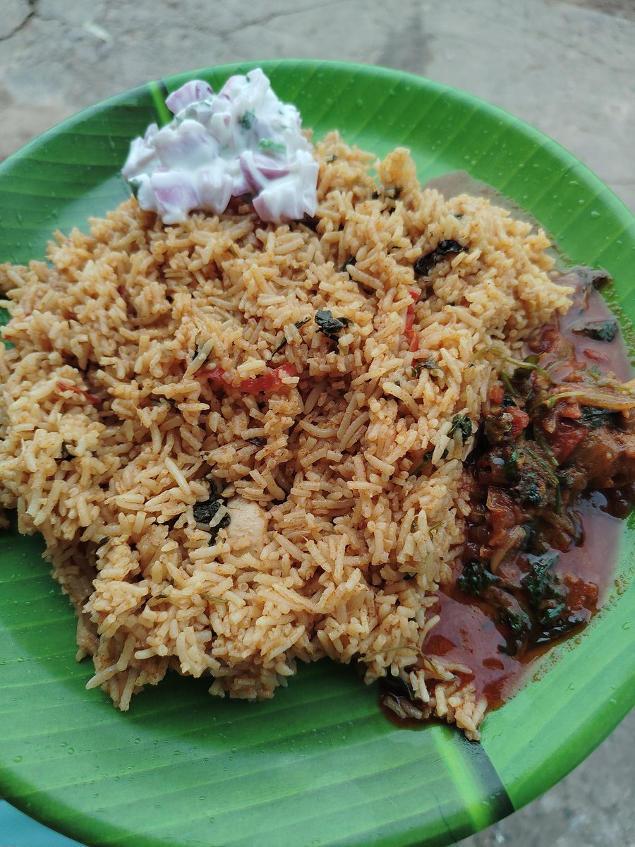E_quality_5ter's tweet photo. சும்மா இருந்தா இது மாறி பண்ண தோனும்,
வாங்க சாப்பிடலாம் சிக்கன் பிரியாணி and கிரேவி,
#briyaniLover
#owncook
#lunch https://t.co/02AYsQZnwB