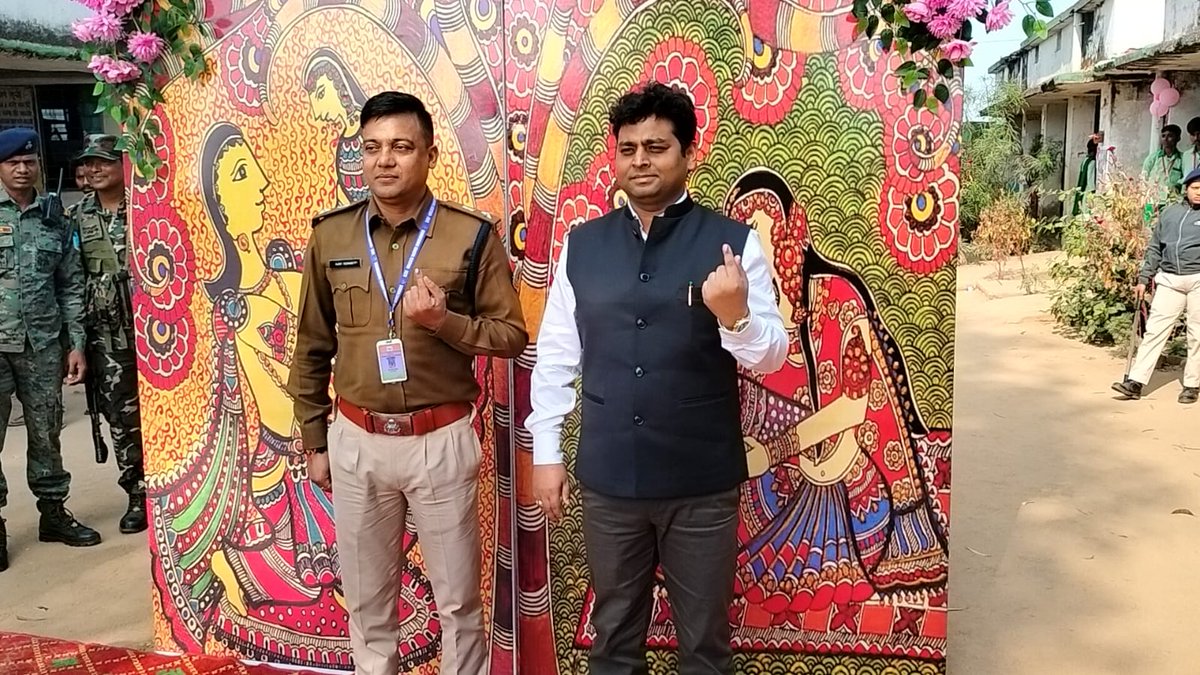 DC_Ramgarh's tweet photo. लोकतंत्र का त्यौहार!
 विधानसभा निर्वाचन 2024।
लोकतंत्र के महापर्व में हमने भी लिया हिस्सा अब बारी आपकी देर ना करें घरों से निकले और मतदान जरूर करें।
@ceojharkhand @ECISVEEP https://t.co/vaOMpJNKyV