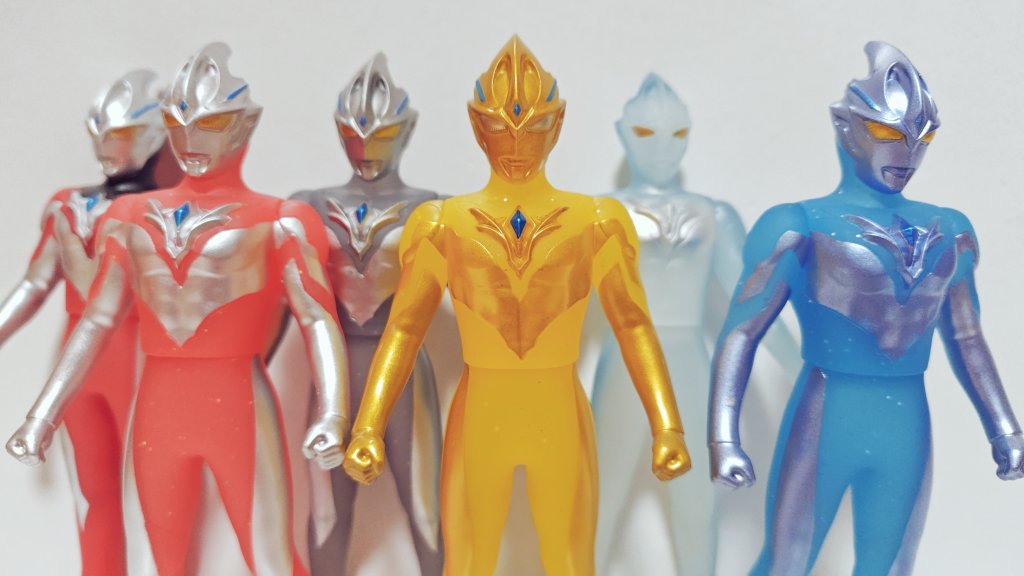 しまむら限定 #ウルトラマンアーク イマジネーションゴールドver.付き