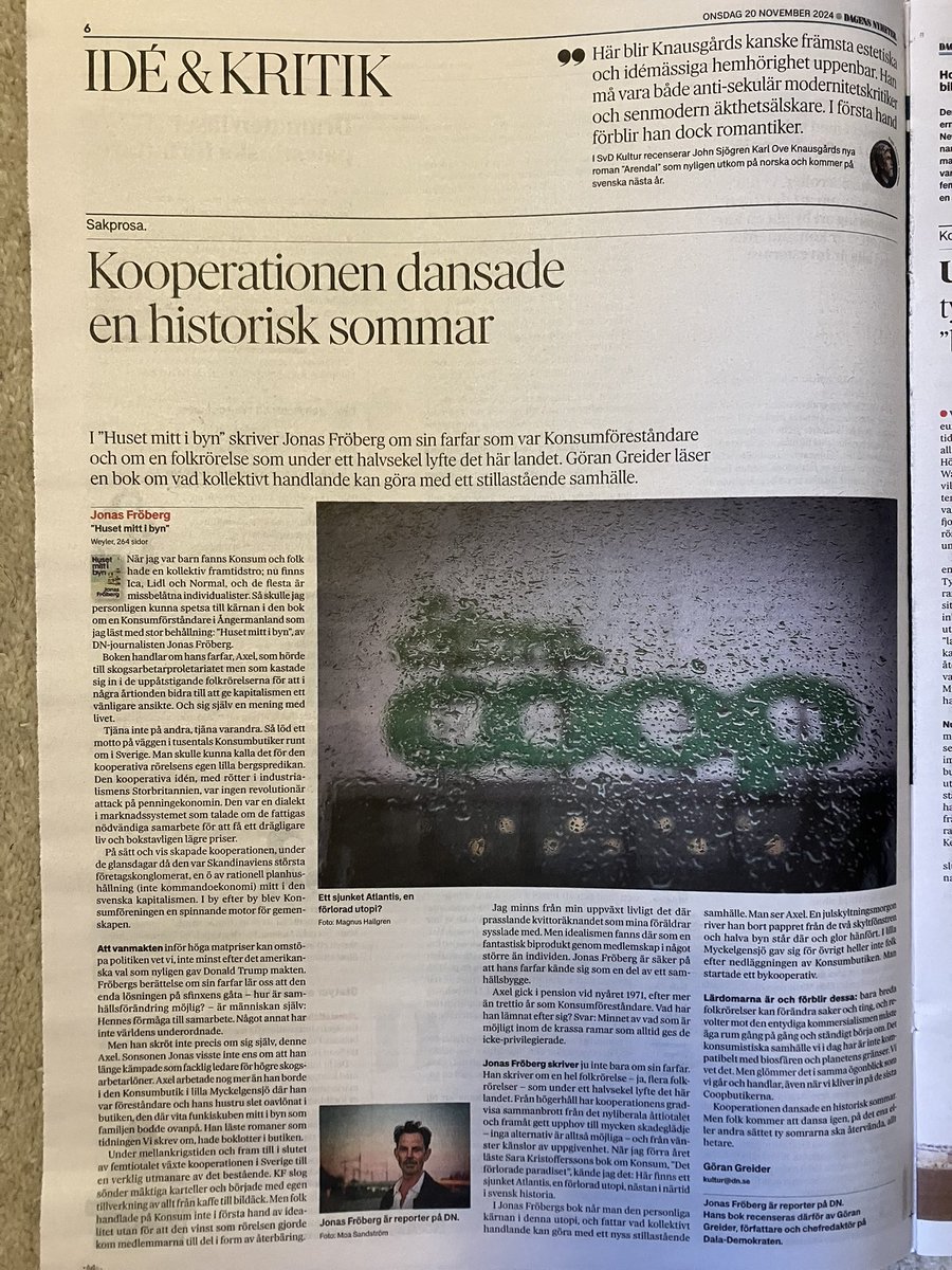 Jonas_froberg's tweet image. Så himla glad över Göran Greiders recension i DN idag av min bok Huset mitt i byn på @Weyler_forlag dn.se/kultur/de-sist…