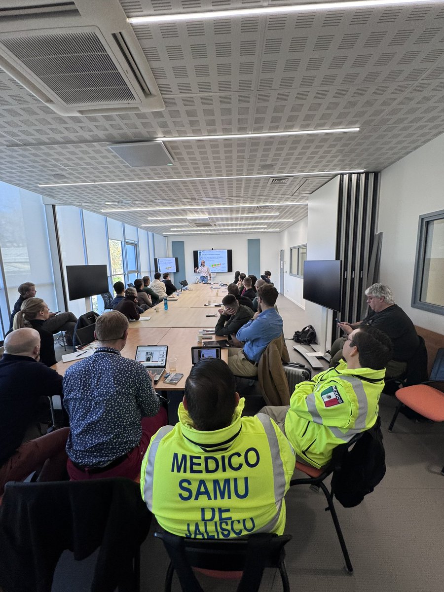 The #ParisRescue course have started! J1 We talk global strategy in cardiac arrest citizen and <a href="/SAUVLife/">SAUV Life</a> , high quality #cpr (basic and advanced) #ohca #ems #resuscitation