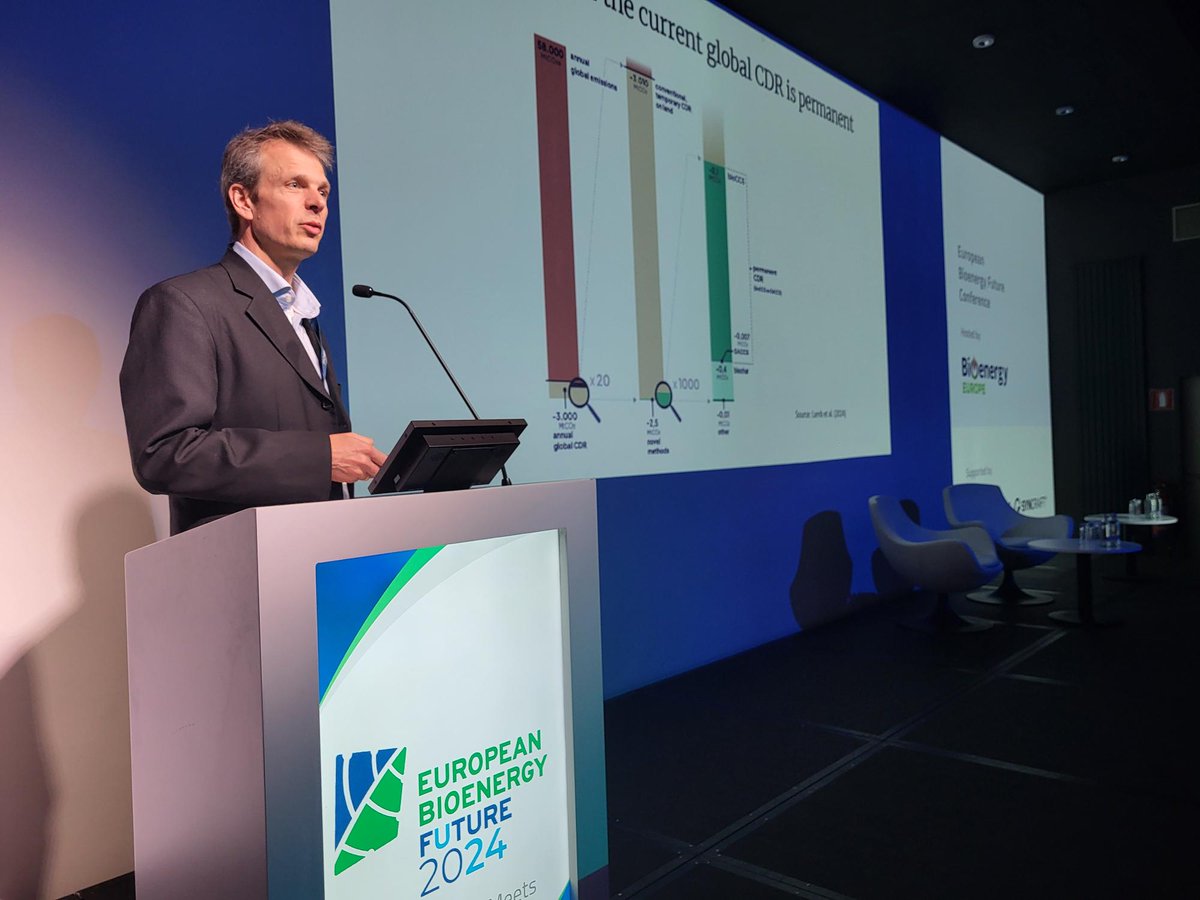 bioenergyEU's tweet photo. Martin Junginger, Professor at the @CopernicusEU  Institute of Sustainable Development, delved into the challenges and opportunities for #bioenergy in the EU till 2050. His message for the bioenergy #community is to “Aim to exploit synergies with materials and e-fuels production” https://t.co/3G7xavqIFv