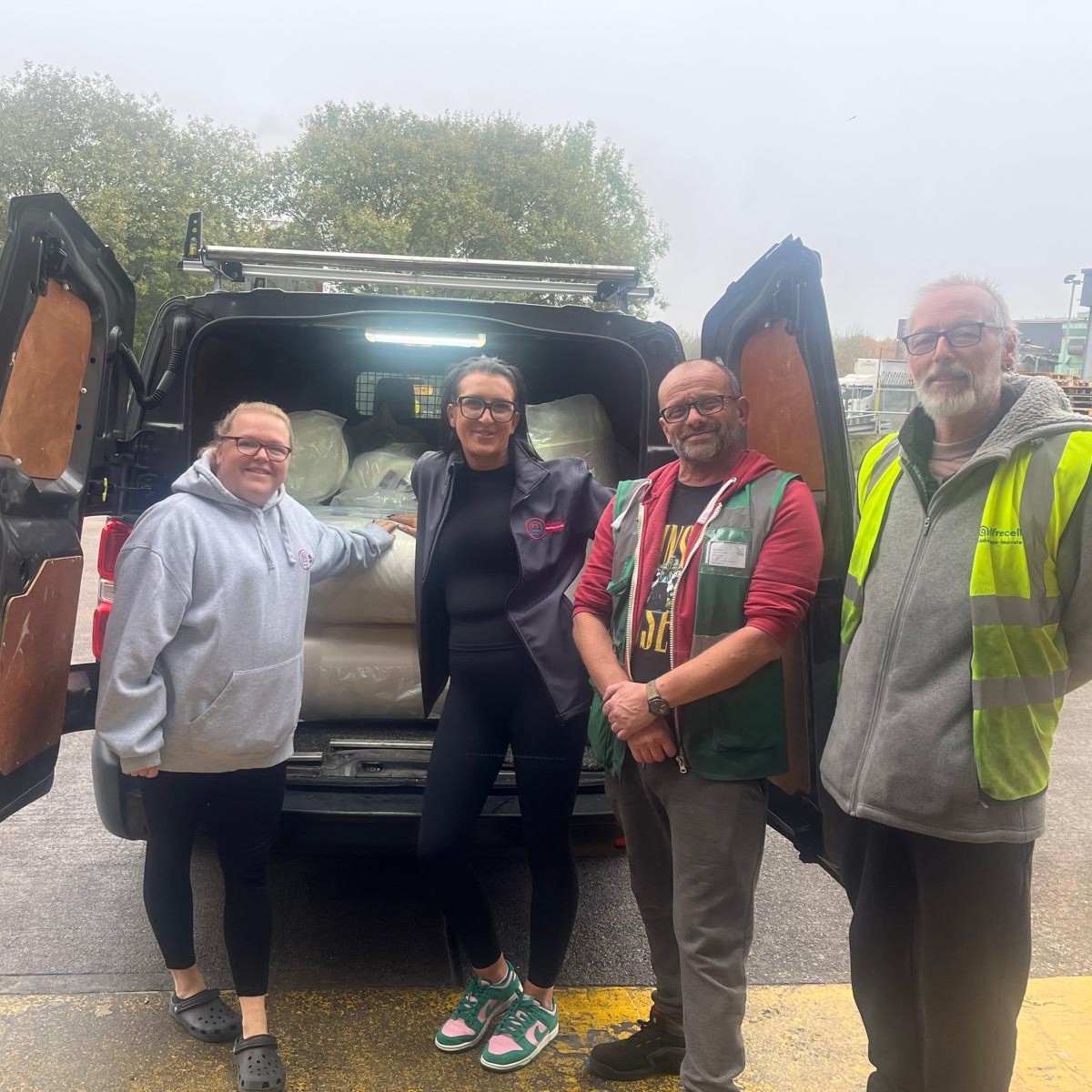 Thanks to Alfreton-based Alfrecell for their generous donation of mattresses to our P3 team! 💫

Their donation will go directly to the people we work alongside. Join our #P3mission to ensure that we all have a place to call home: p3charity.org

#WeAreP3 #Community