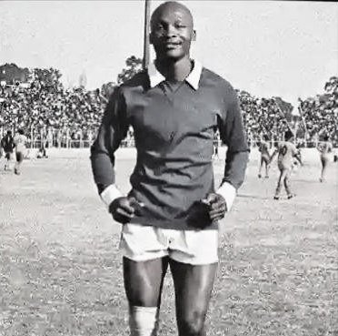 Masandawana's tweet image. The Chairman and the Motsepe Family, the Board of Directors, Technical Team, Players, Management, Staff, Supporters of Mamelodi Sundowns FC &amp;amp; the entire Yellow Nation express their deepest condolences to the family and friends as we mourn the loss of football legend Lucas…