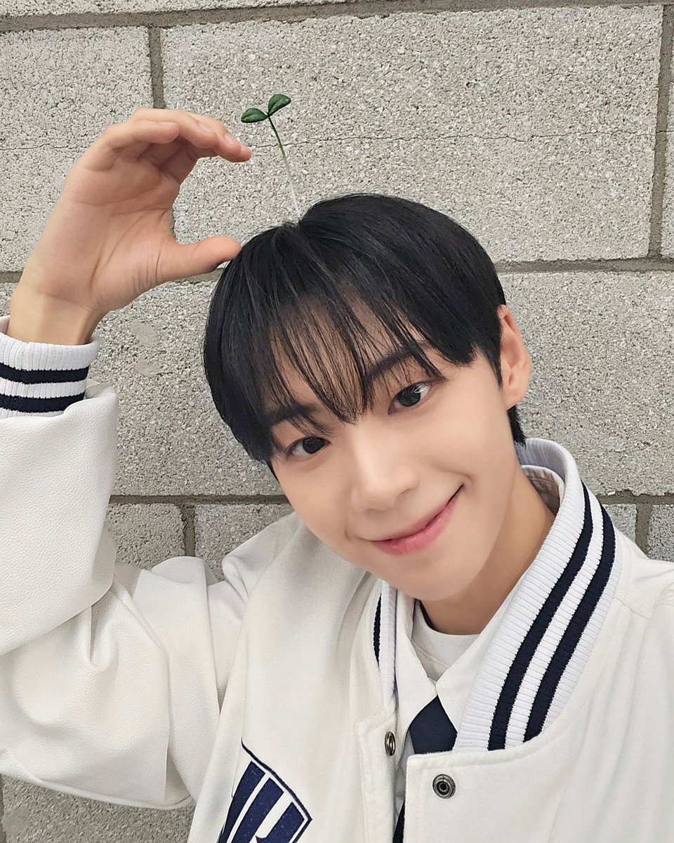 AetherCake_'s tweet image. π± νΌν¬λ―Ό 리그 π±
#μμ μ° #SEO_JEONGWOO
#μ λλ²μ€λ¦¬κ·Έ #universeleague