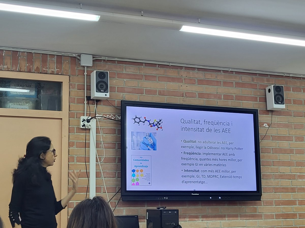 IEMediterrani's tweet photo. Jornada Equips Directius de Comunitats d'Aprenentatge. Avui tenim el luxe de formar-nos amb la Dra. Marta Soler Gallart sobre la qualitat, intensitat i freqüència de les AEE a les nostres aules. https://t.co/snBH48fLv1