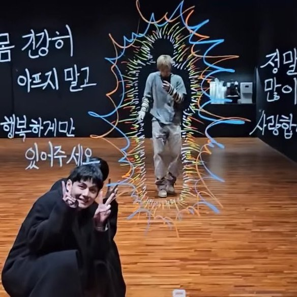 jkyoongs's tweet photo. theyre never gonna erase jimin's drawing 🥹 https://t.co/459bl6Zx0R