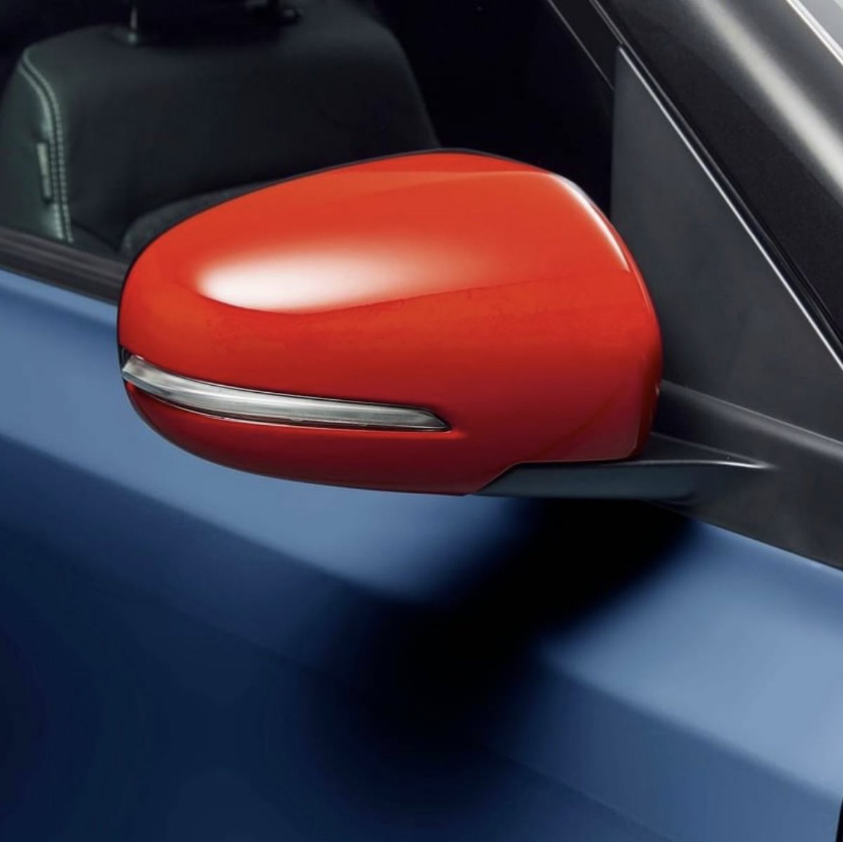 🚗✨ ¡Dale un toque único a tu vehículo con la Carcasa Retrovisor de 2 piezas! Especialmente diseñada para vehículos con intermitentes en el retrovisor, esta carcasa no solo mejora el estilo, sino que también protege y refuerza la estética de tu coche.  #Suzuki