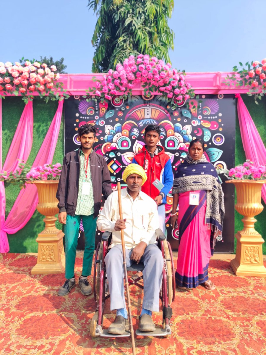 DC Ramgarh (@dc_ramgarh) on Twitter photo लोकतंत्र का त्यौहार।
रामगढ़ विधानसभा क्षेत्र अंतर्गत उत्साह के साथ मतदाता कर रहे हैं मतदान।
#VoteDeneChalo
<a href="/ceojharkhand/">Chief Electoral Officer, Jharkhand</a> <a href="/ECISVEEP/">Election Commission of India</a> <a href="/RamgarhPolice/">Ramgarh Police</a> <a href="/PrdRamgarh/">PRD Ramgarh</a> लोकतंत्र का त्यौहार।
रामगढ़ विधानसभा क्षेत्र अंतर्गत उत्साह के साथ मतदाता कर रहे हैं मतदान।
#VoteDeneChalo
<a href="/ceojharkhand/">Chief Electoral Officer, Jharkhand</a> <a href="/ECISVEEP/">Election Commission of India</a> <a href="/RamgarhPolice/">Ramgarh Police</a> <a href="/PrdRamgarh/">PRD Ramgarh</a>