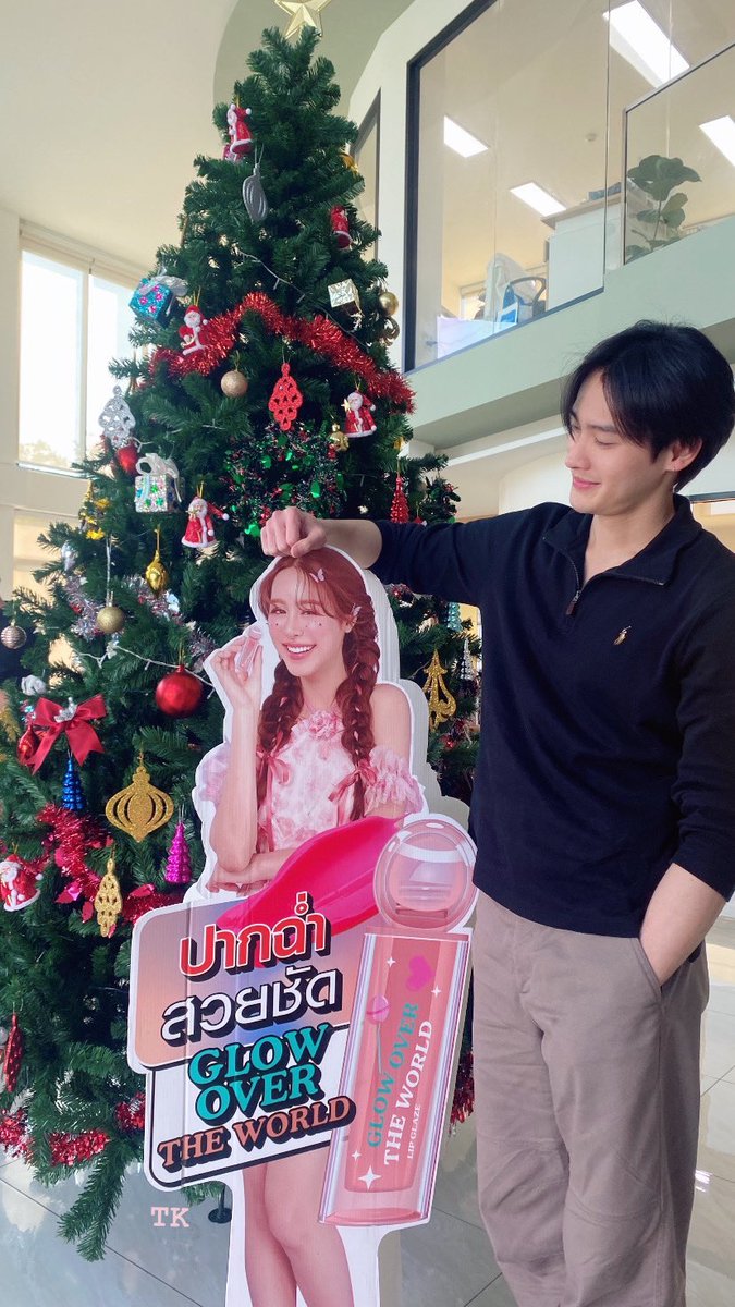 รู้กันนะคะว่าพรีเซนเตอร์คนขวารับงานเพราะอะไร ยอมแล้วพ่อ งานคู่สร้างได้ด้วยมือเราอะดิ 👉🏻👈🏻